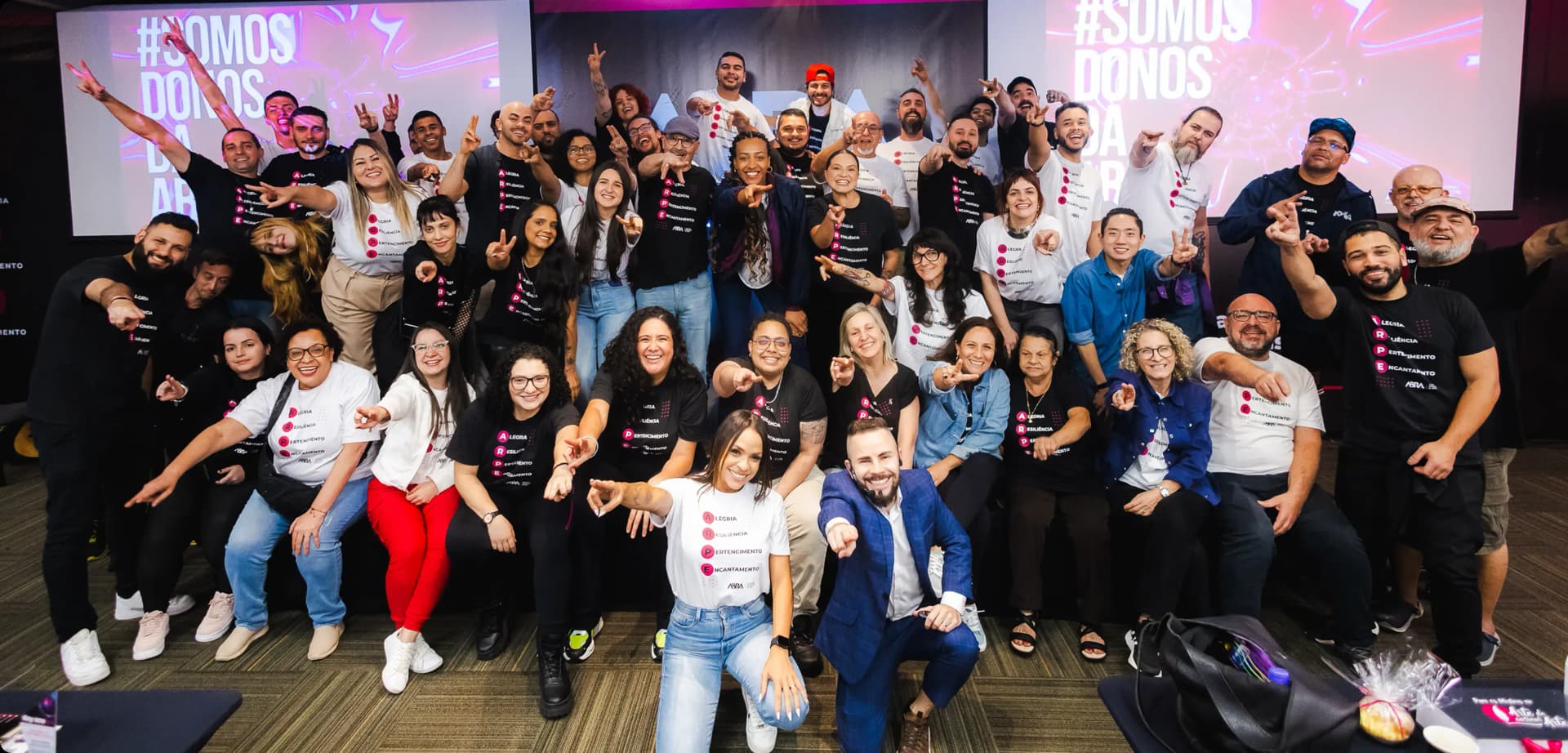 Equipe da ABRA trabalhando juntos